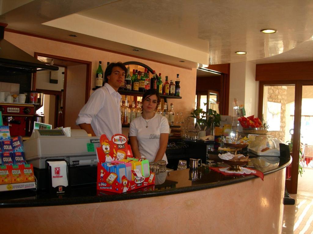 Albergo Centrale San Zeno di Montagna Exterior foto