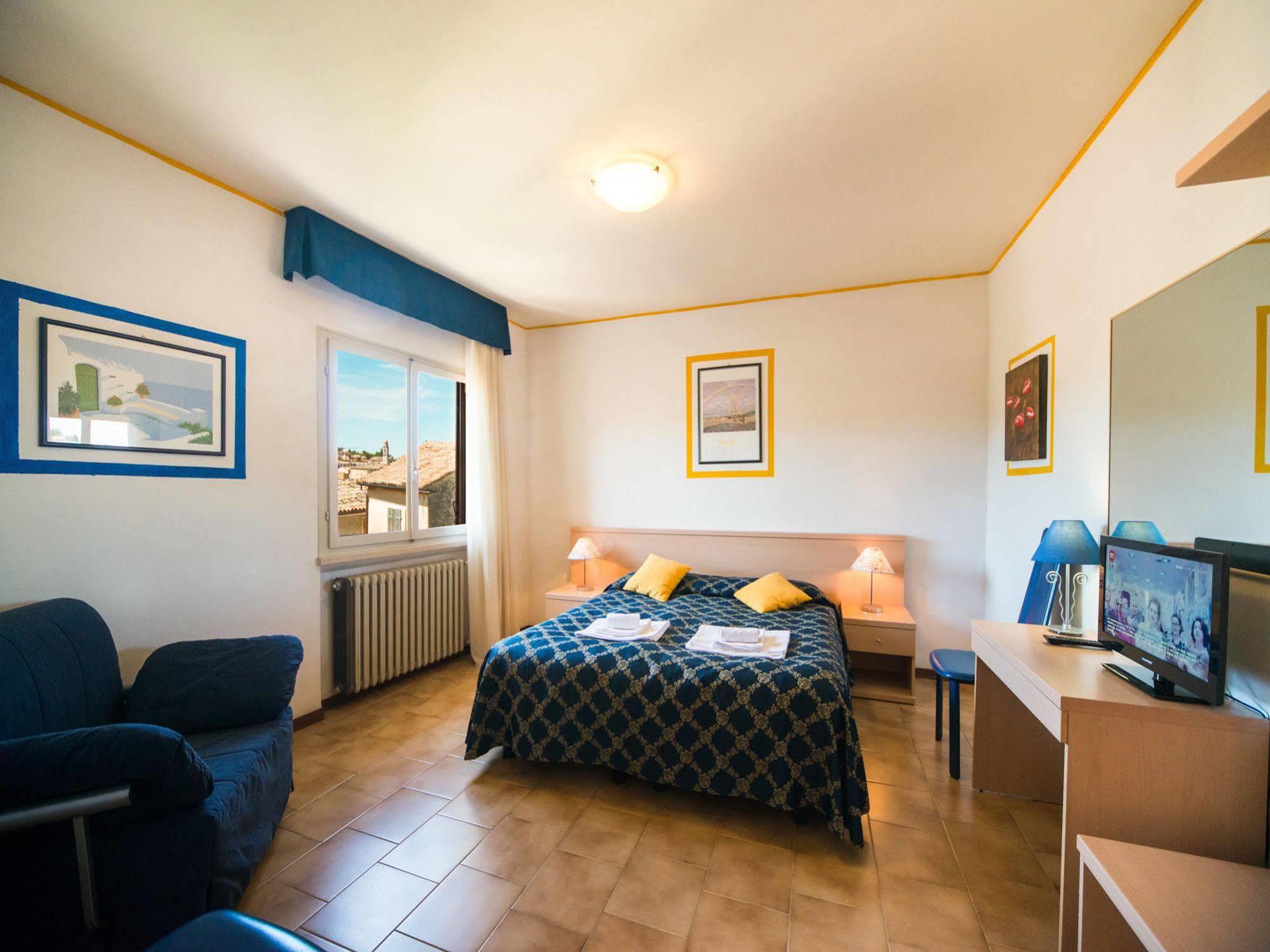 Albergo Centrale San Zeno di Montagna Exterior foto