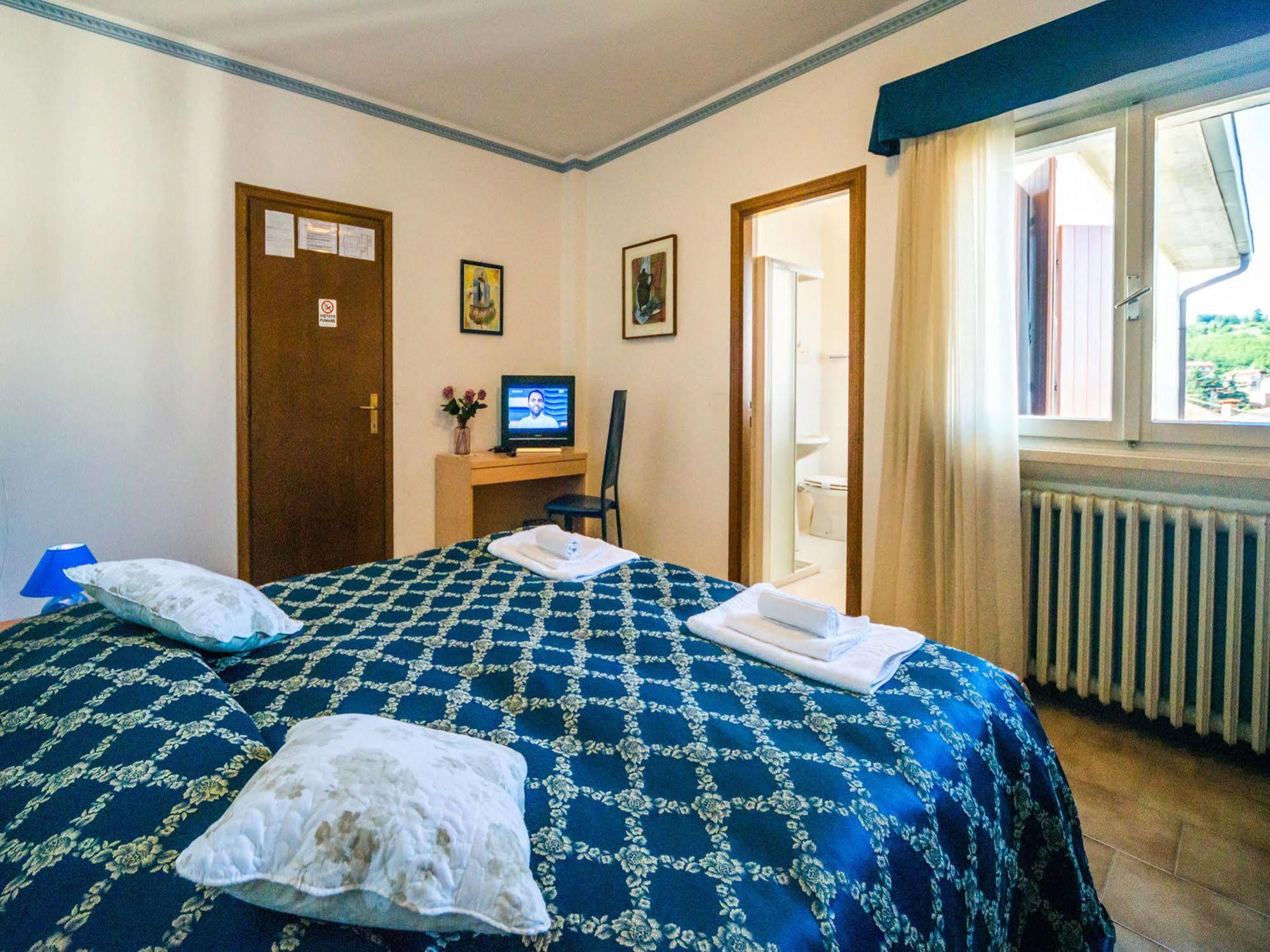 Albergo Centrale San Zeno di Montagna Exterior foto